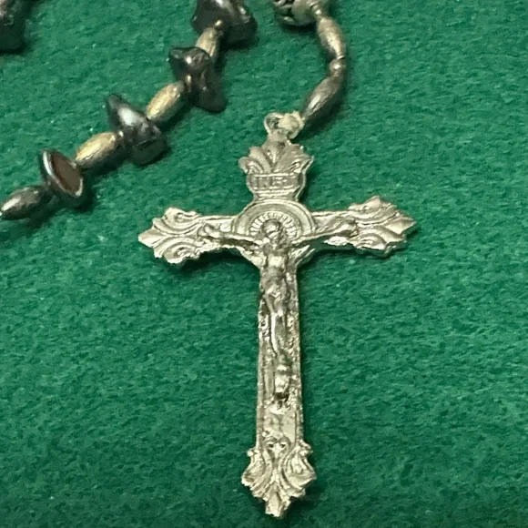 Stunning Silver Plated Rosary With Hematite - Picture 3 of 6